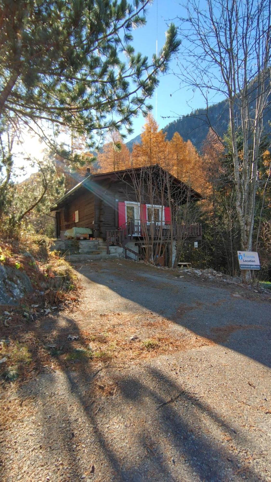 Petit Chalet Rustique Et Bucolique Bovernier Exterior photo